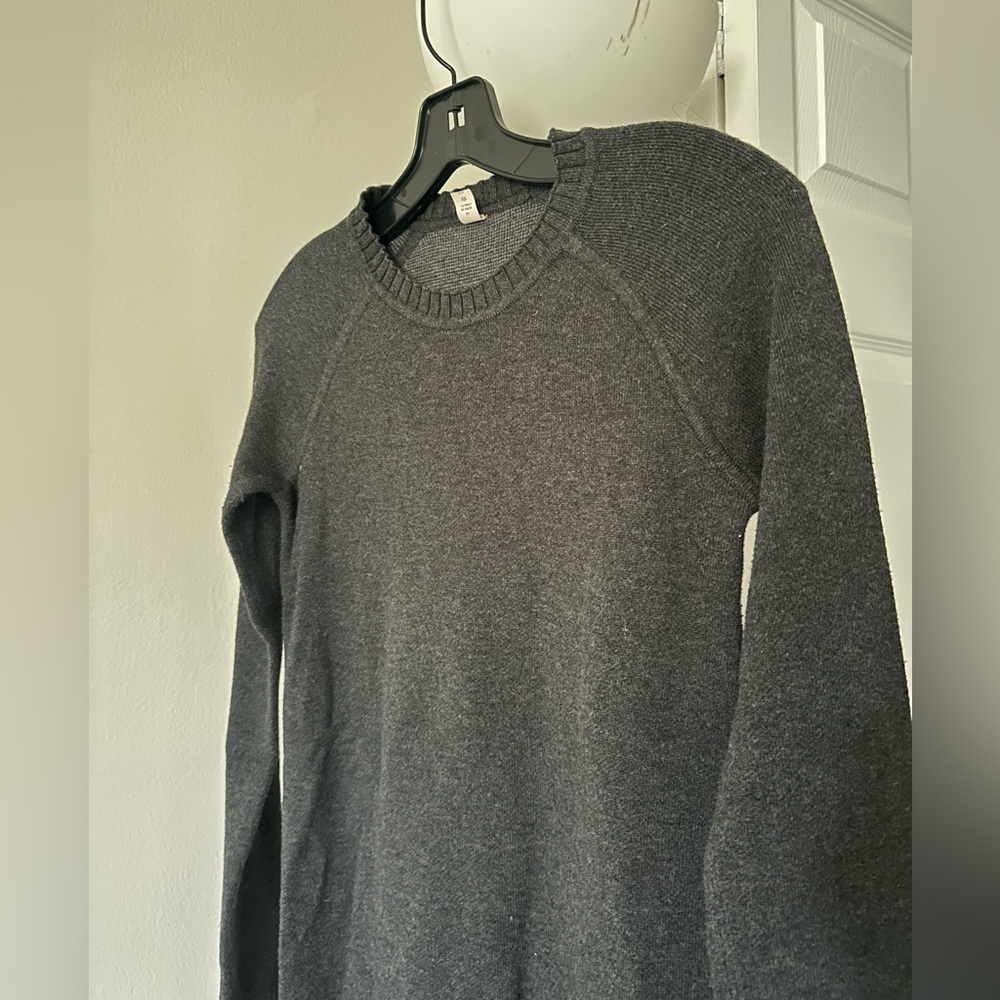 Lululemon charcoal grey thumb hole sweater